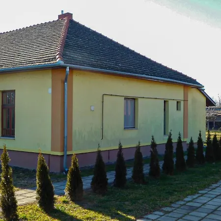 別荘 Korcsetta Vendeghaz Dávod